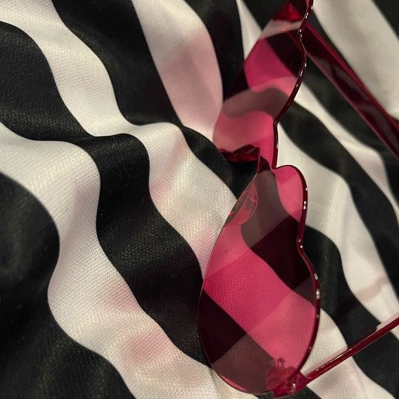 Red and pink heart glasses ❣️10 for 25 - Picture 3 of 5